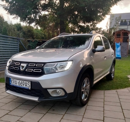 Dacia Sandero cena 30900 przebieg: 90000, rok produkcji 2018 z Giżycko małe 37